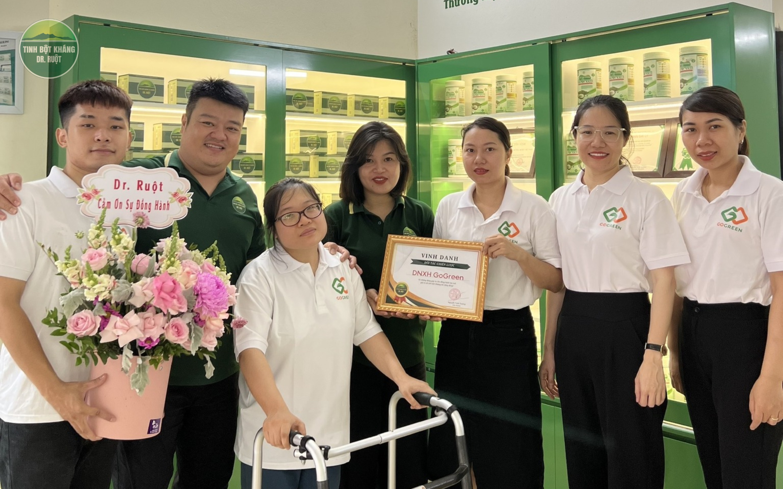 Công ty cổ phần Chăm sóc sức khỏe đường Ruột Việt Nam hỗ trợ trẻ bại não bị táo bón.