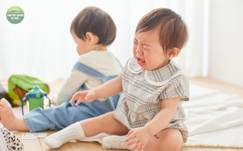 Táo bón khiến trẻ đi ngoài đau đớn, ám ảnh.